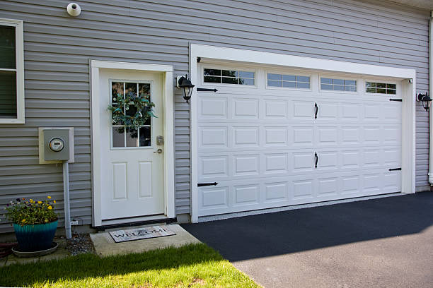 24/7 Emergency Garage Door Panel Replacement experts in The Homesteads, TX